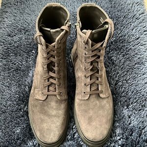 Almost New!!! Vince Men’s Waterproof Boots